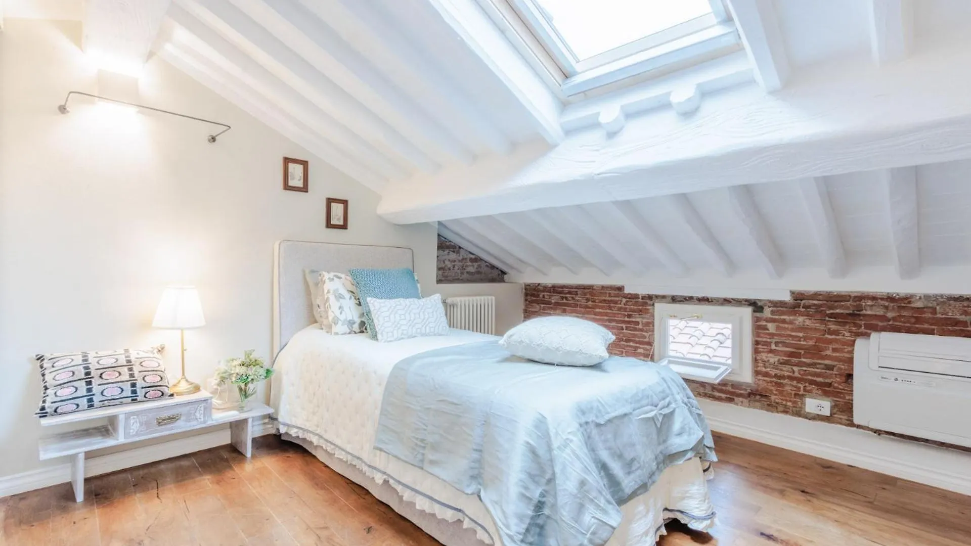Casa Chiostro, A Central 3 Bedrooms Apartment Lukka