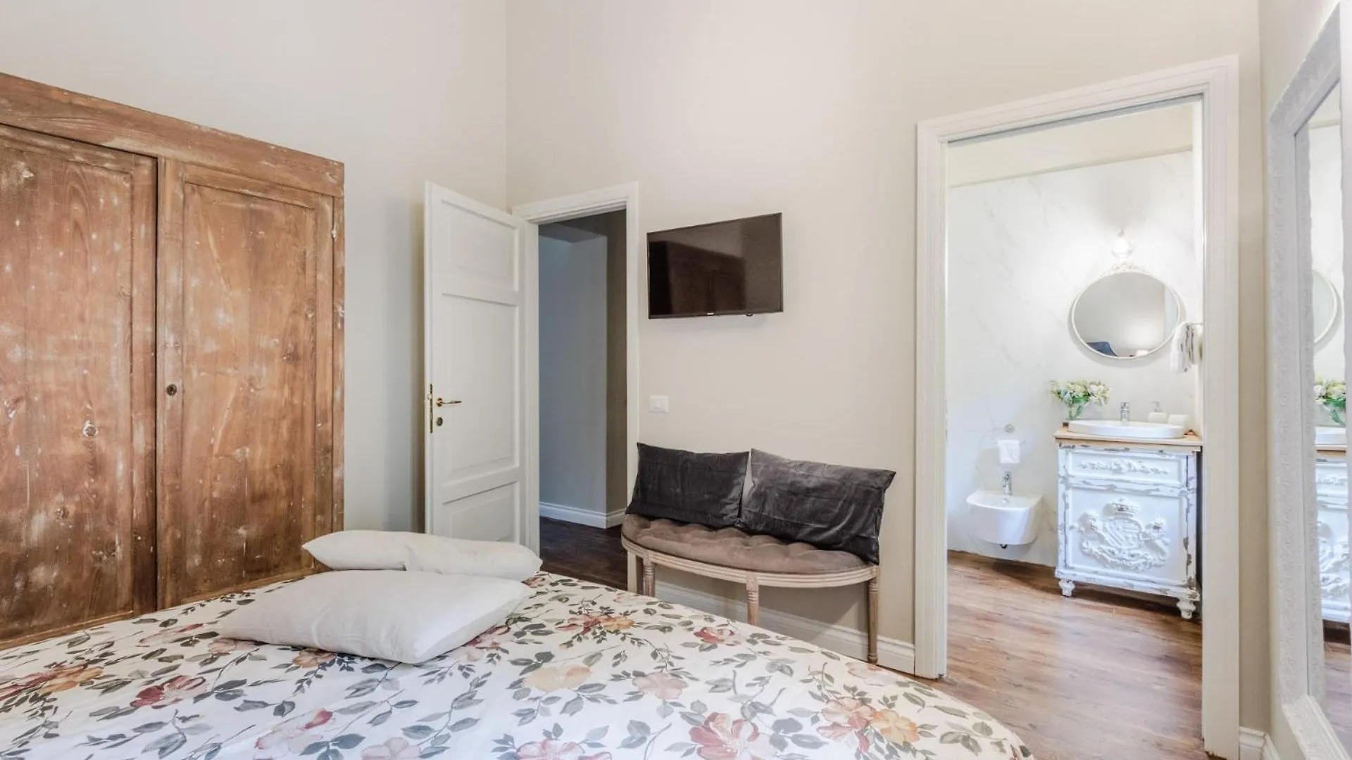 Casa Chiostro, A Central 3 Bedrooms Apartment Lukka